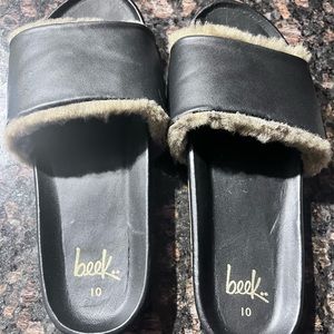 BEEK..
Gallito Shearling in Black/Bronze- US 10